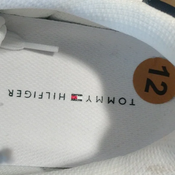 Tommy Hilfiger white casual shoes classic lace up sneakers. - Picture 7 of 7